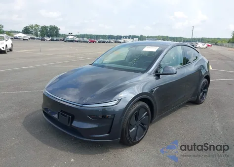 2026 Tesla Model Y Long Range Dual Motor All-Wheel Drive/Long Range Launch Series z USA, uszkodzony, nr VIN 7SAYGDEE1TA386153